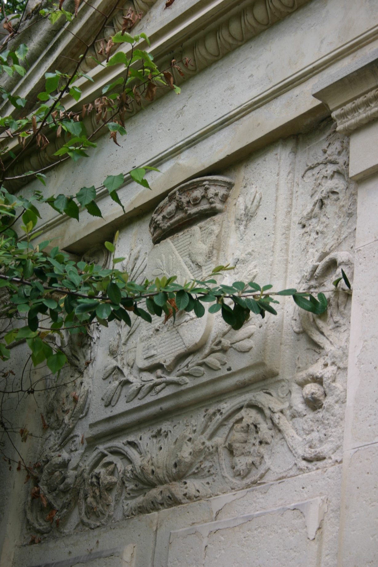 Guillaume Dupuytren's tomb, Pere Lachaise Cemetery, Paris (7).JPG